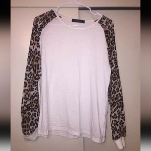 Animal Print Contrast Sheer Cheetah-Sleeved Tee
